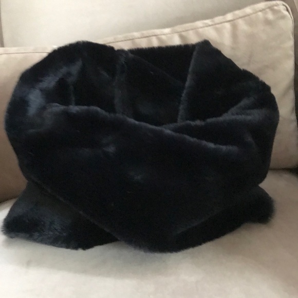 Faux fur infinity scarf - Picture 1 of 6